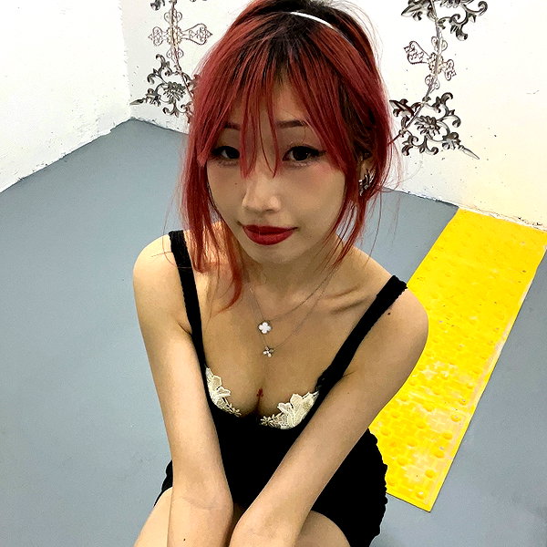 yinsdere instagram image archive image