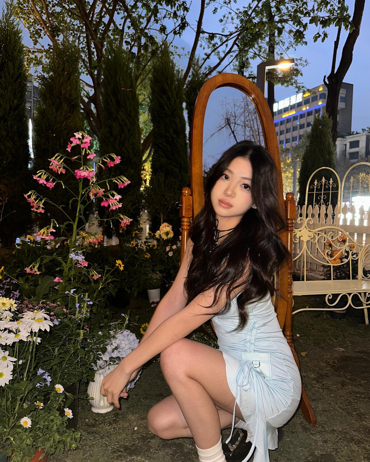 ywwyiiing instagram image archive image