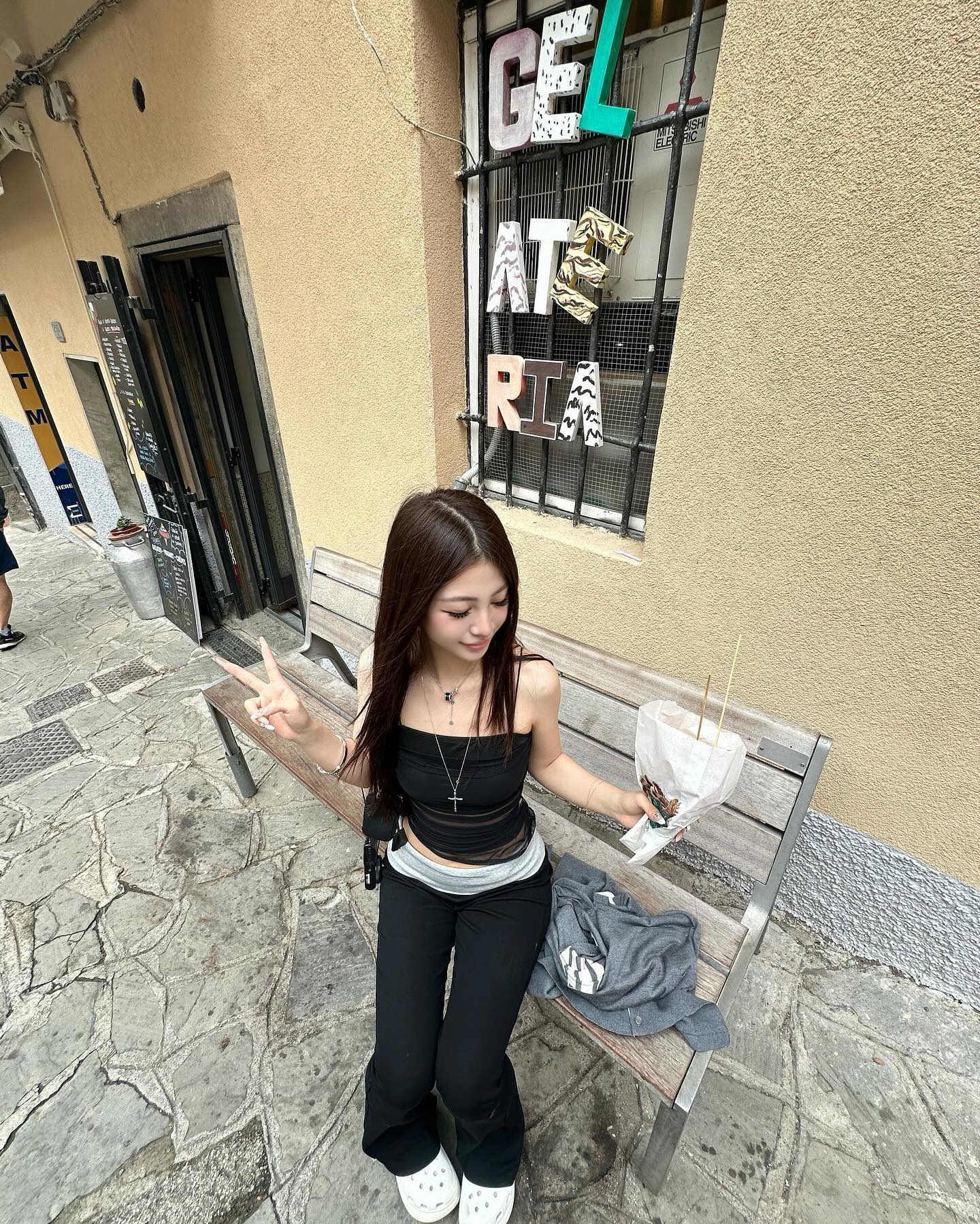 ywwyiiing instagram image archive image