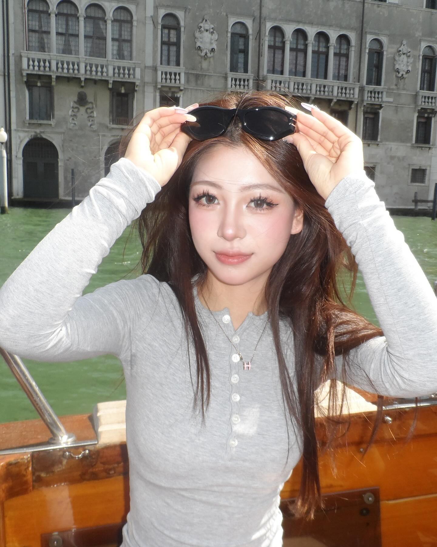 ywwyiiing instagram image archive image