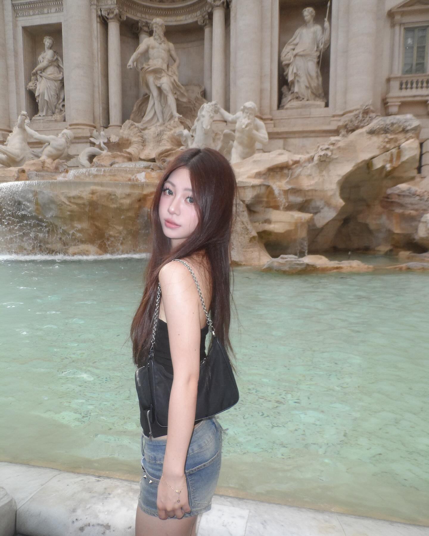 ywwyiiing instagram image archive image