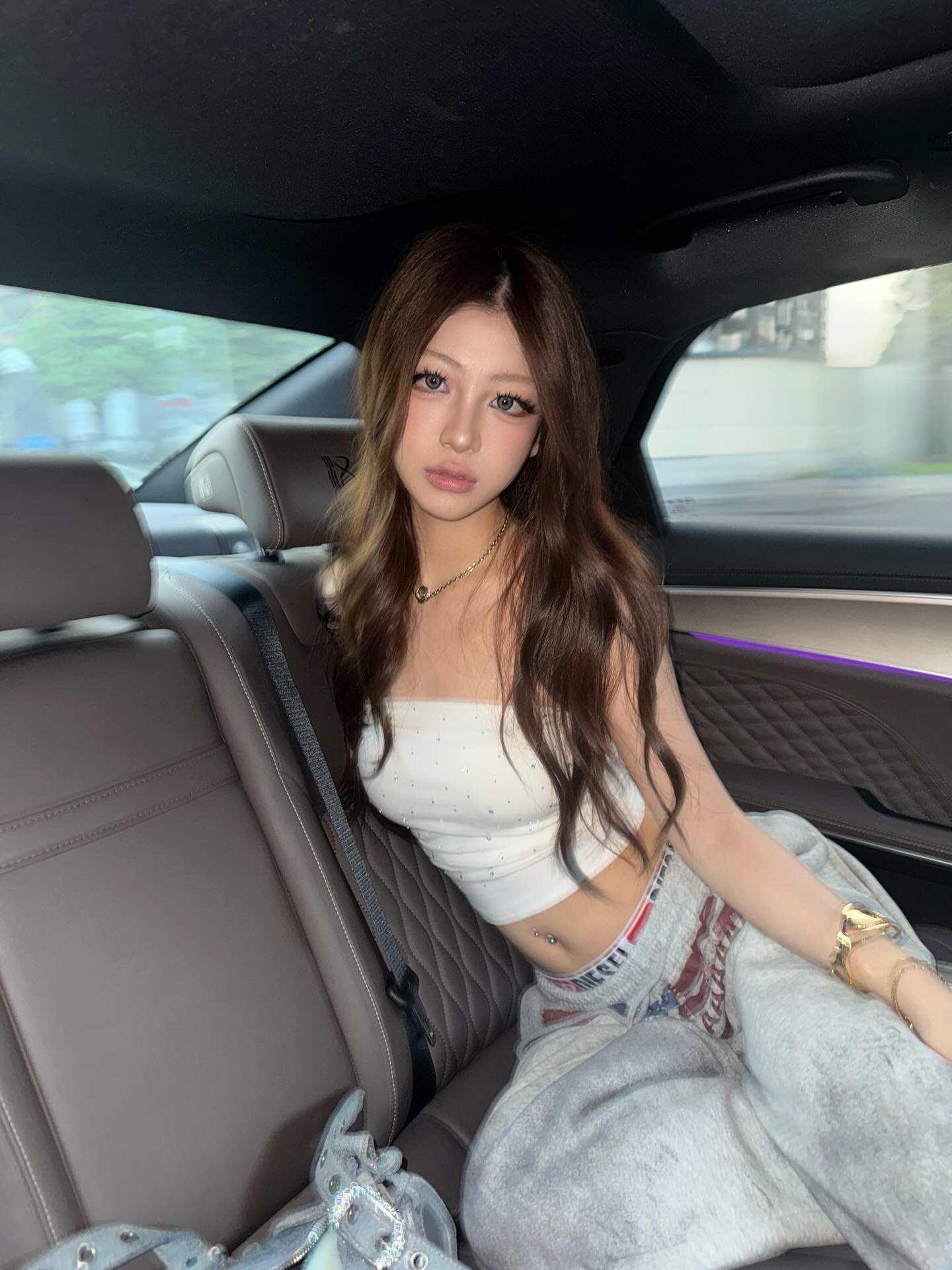 ywwyiiing instagram image archive image