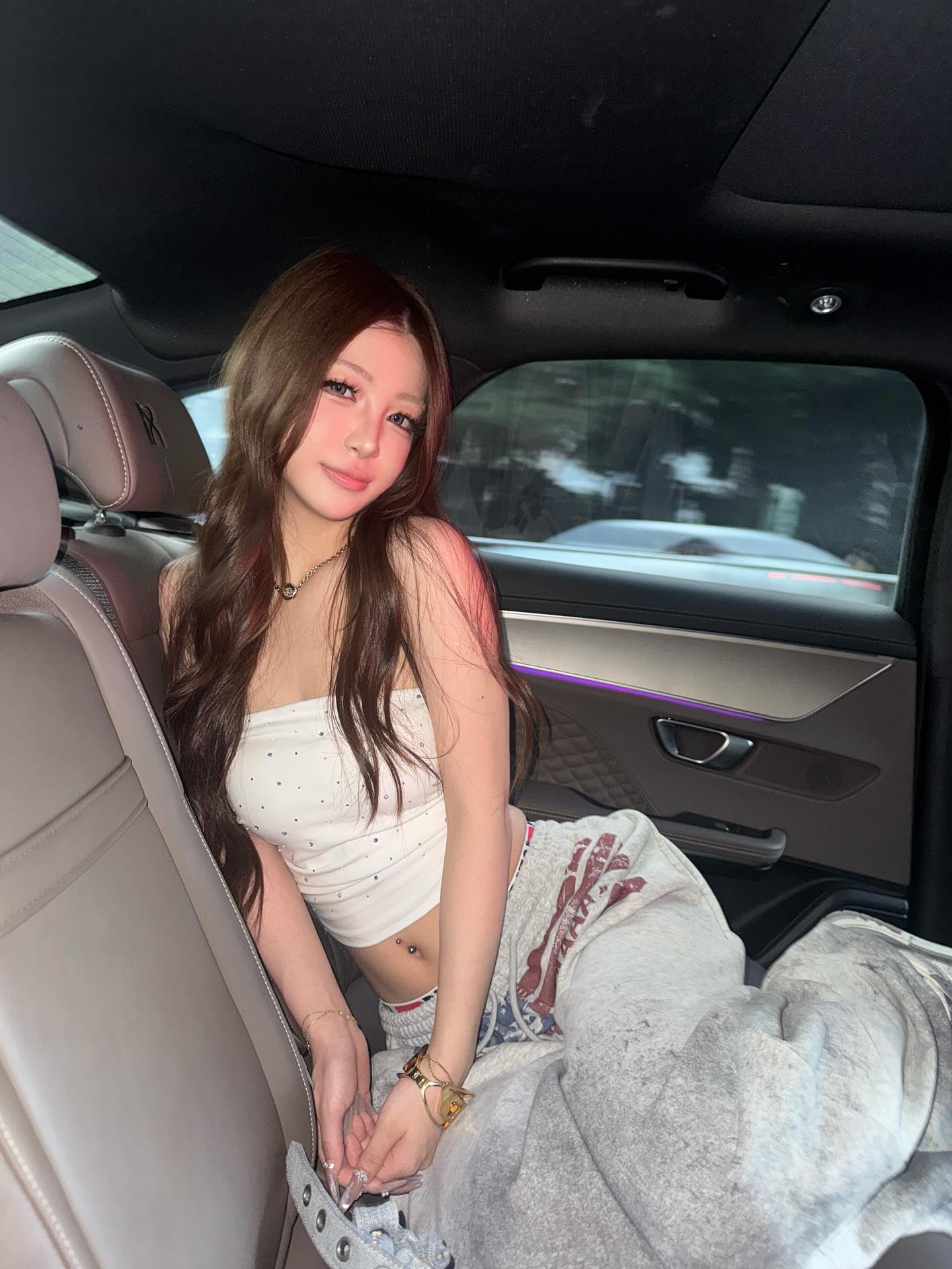 ywwyiiing instagram image archive image