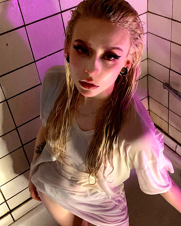 zira_merz instagram image archive image