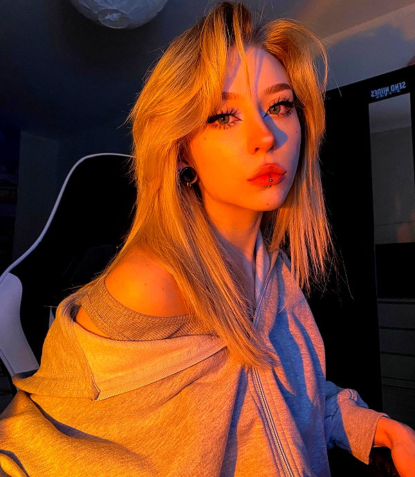 zira_merz instagram image archive image