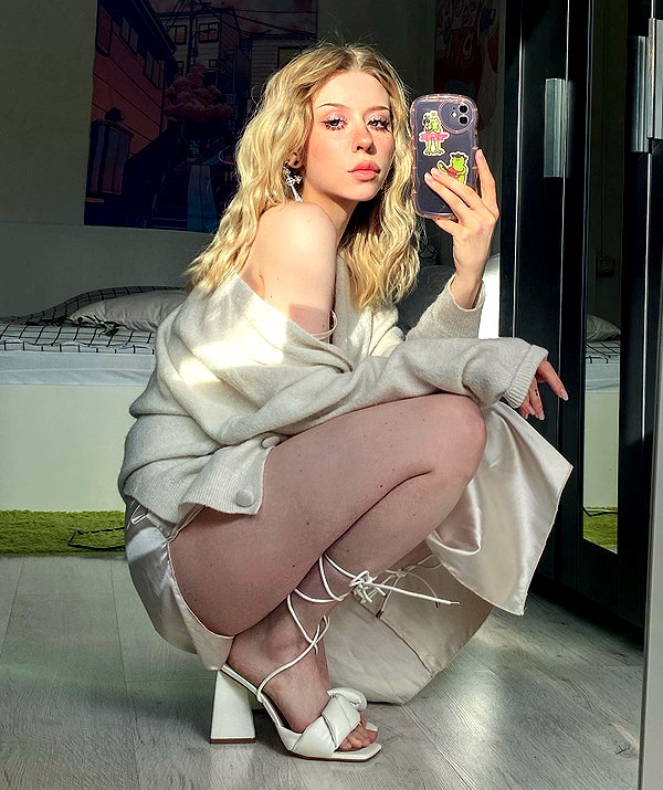 zira_merz instagram image archive image