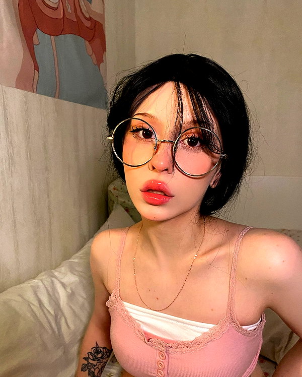 zira_merz instagram image archive image