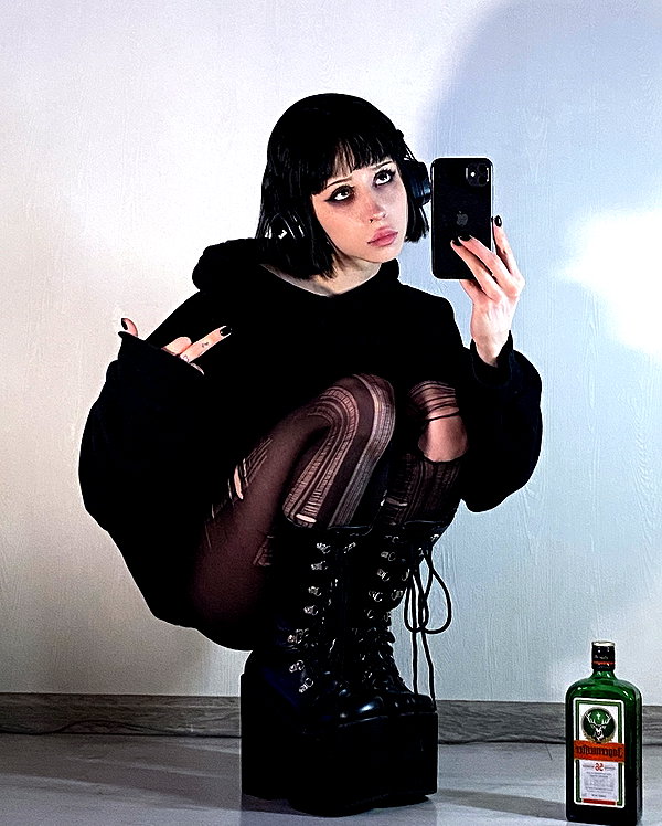 zira_merz instagram image archive image