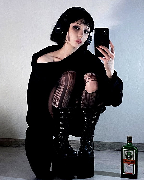 zira_merz instagram image archive image