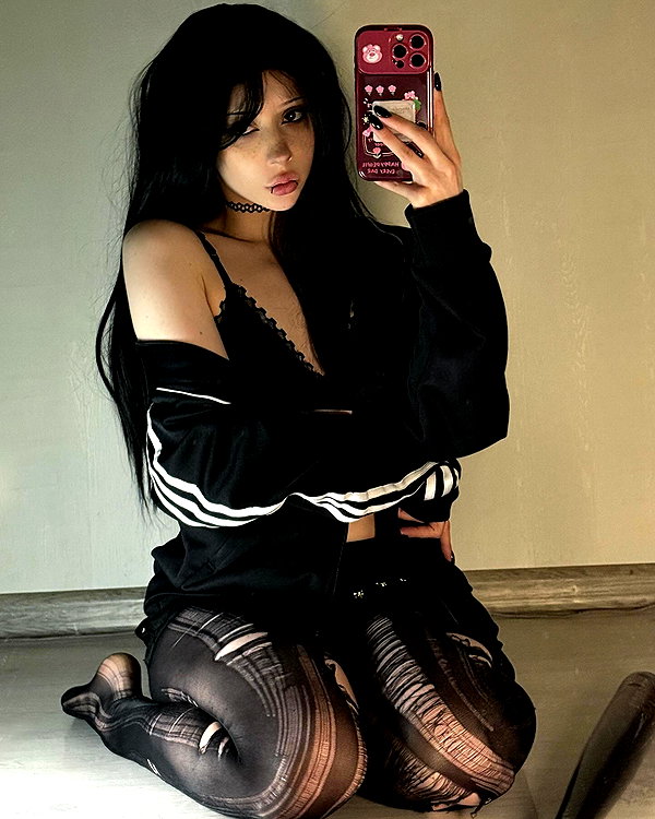zira_merz instagram image archive image