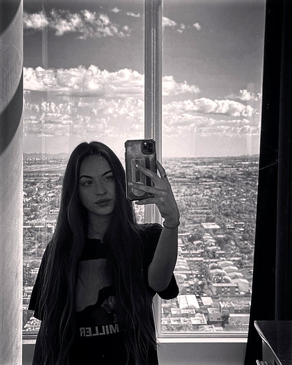 zoe.serena instagram image archive image