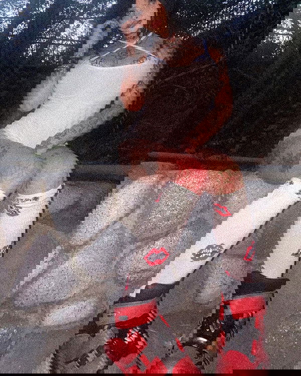 zommmbri image ~ Altpins