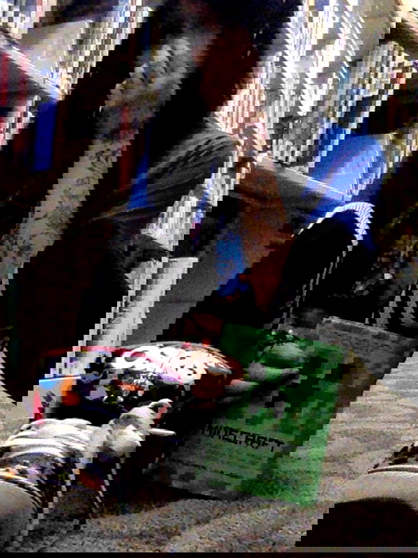 zommmbri image ~ Altpins