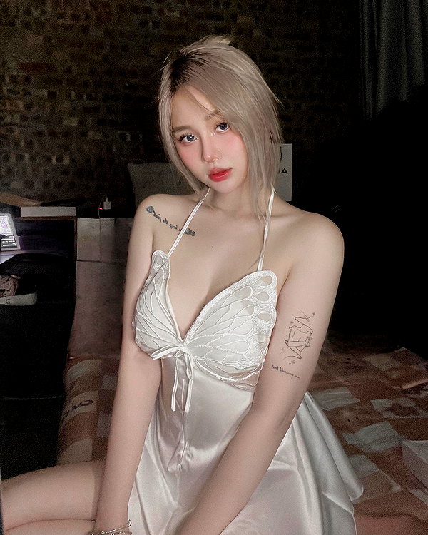 zuniie.bae instagram image archive image