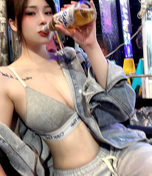 zuniie.bae instagram image archive image
