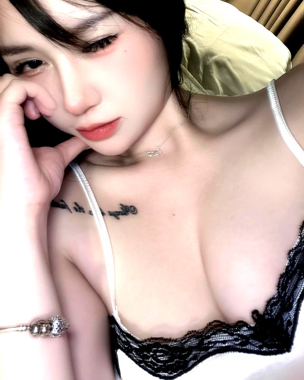 zuniie.bae instagram image archive image