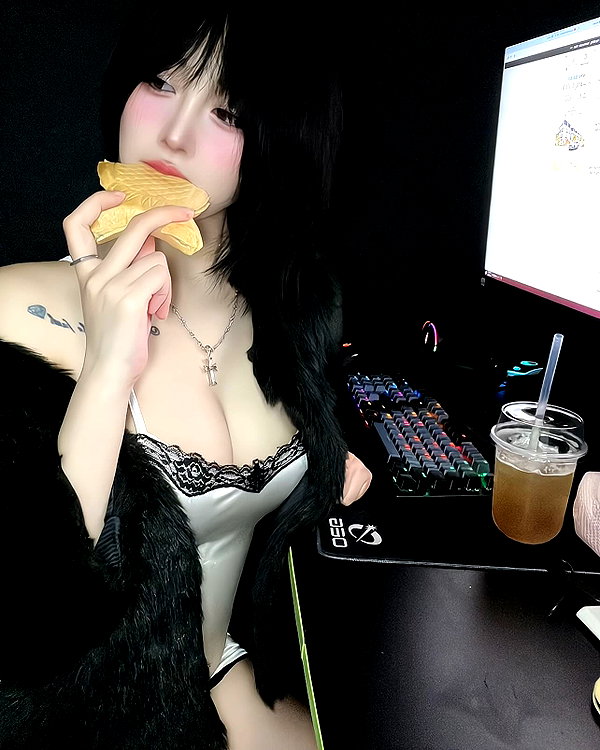 zuniie.bae instagram image archive image