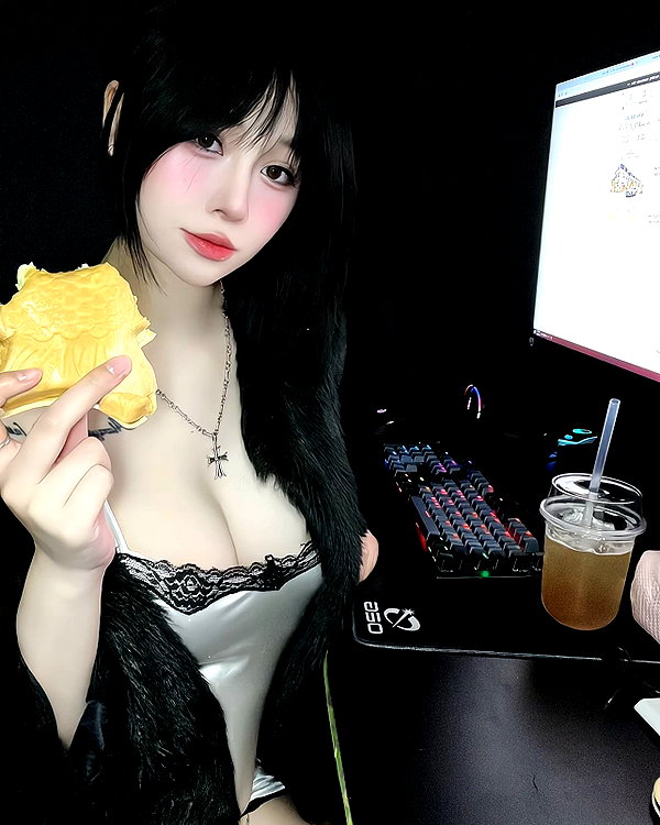 zuniie.bae instagram image archive image
