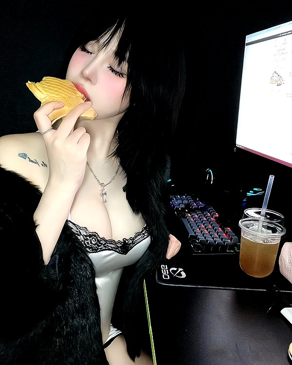 zuniie.bae instagram image archive image