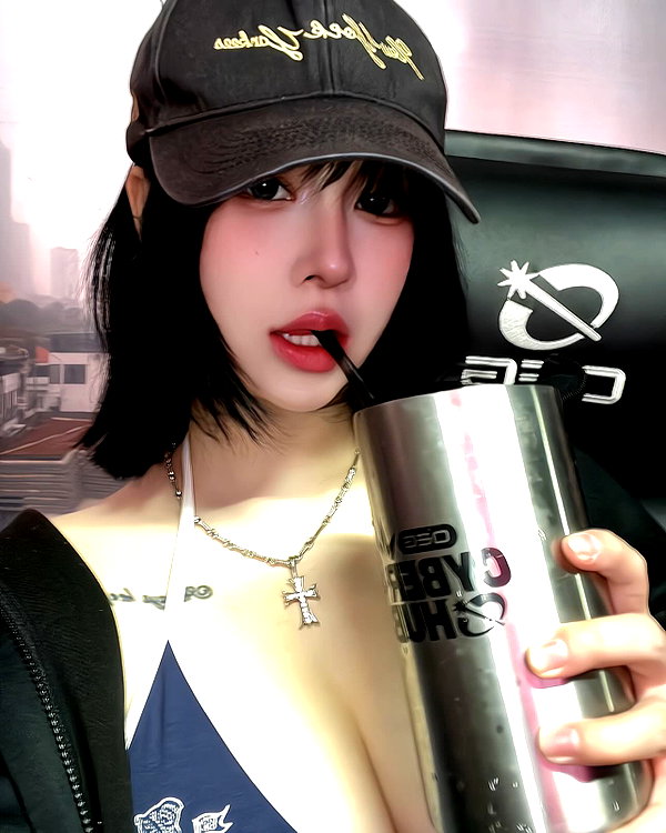 zuniie.bae instagram image archive image