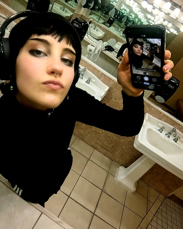 zz.eazoning instagram image archive image