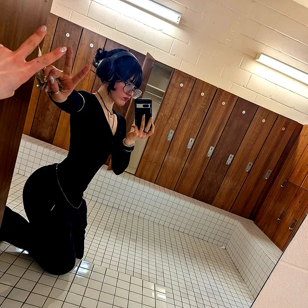 zz.eazoning instagram image archive image