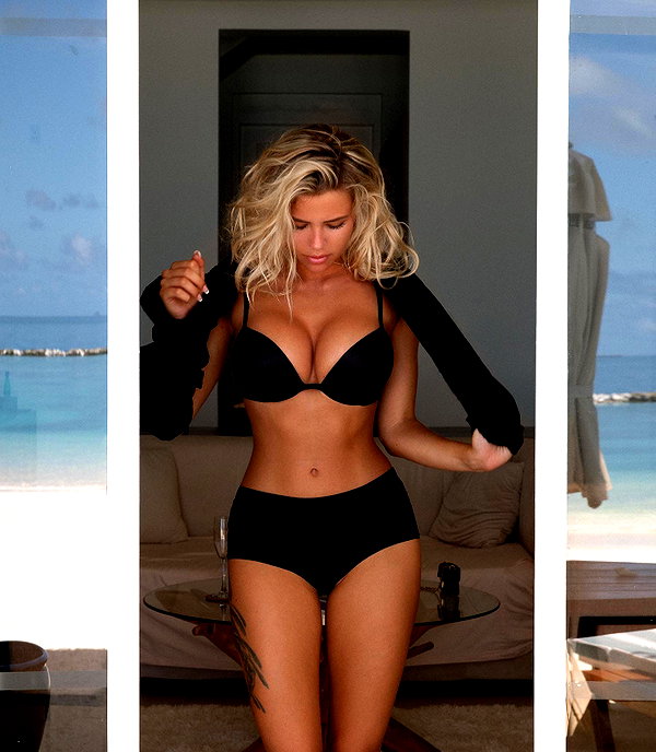 007natalee instagram image archive image