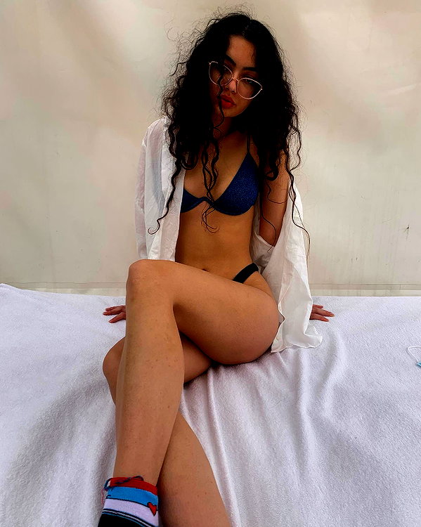 __yaheli_ instagram image archive image