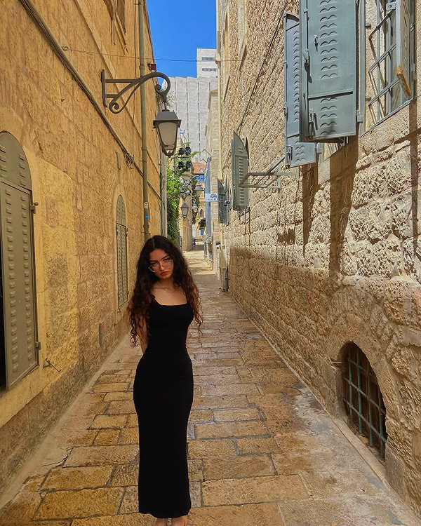 __yaheli_ instagram image archive image