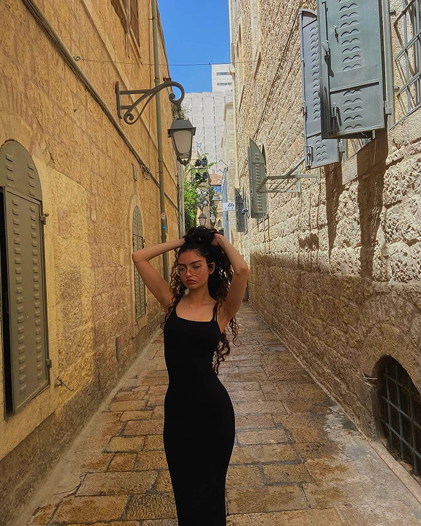 __yaheli_ instagram image archive image