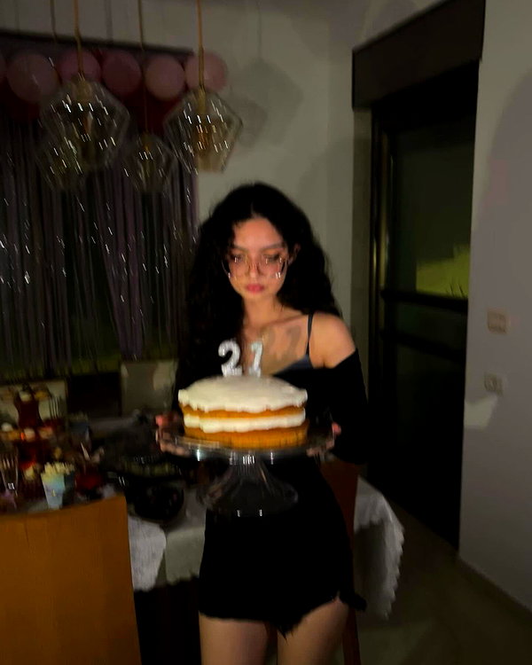 __yaheli_ instagram image archive image