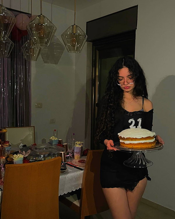 __yaheli_ instagram image archive image