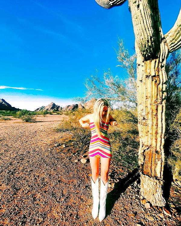 _ashleeevangelinos_ instagram image archive image