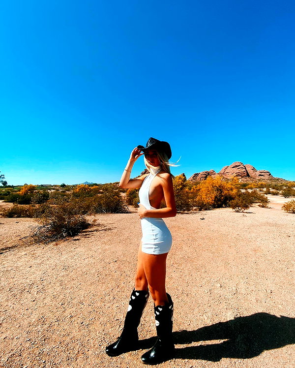 _ashleeevangelinos_ instagram image archive image