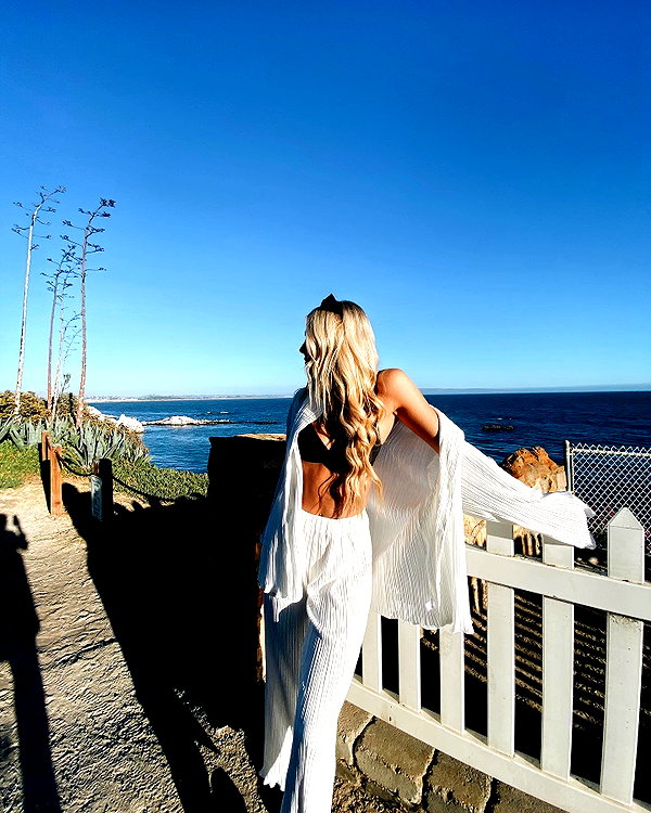 _ashleeevangelinos_ instagram image archive image