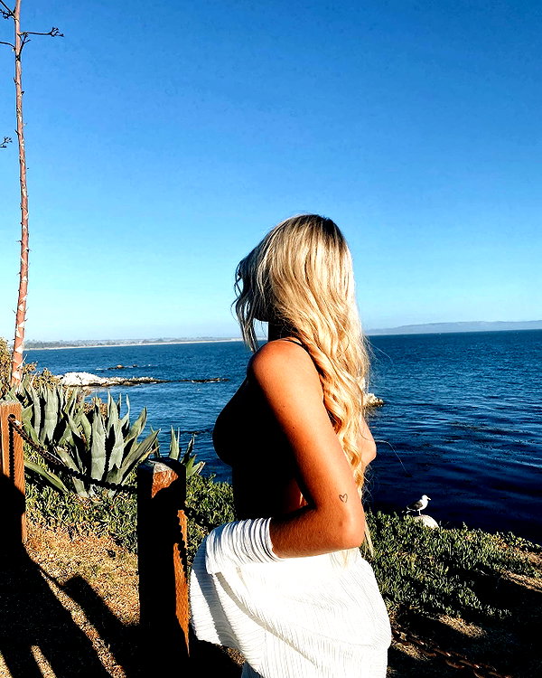 _ashleeevangelinos_ instagram image archive image