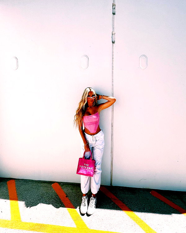 _ashleeevangelinos_ instagram image archive image