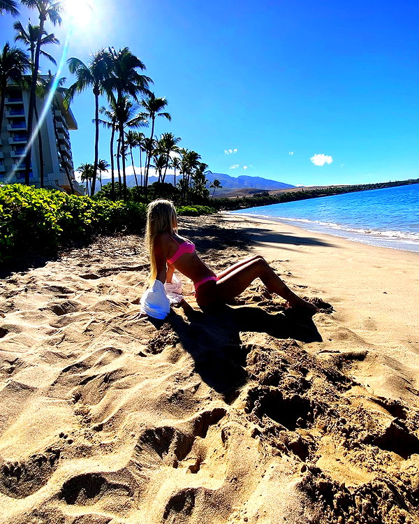 _ashleeevangelinos_ instagram image archive image
