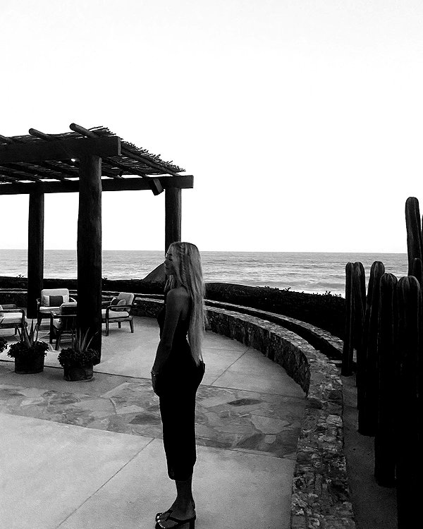 _ashleeevangelinos_ instagram image archive image