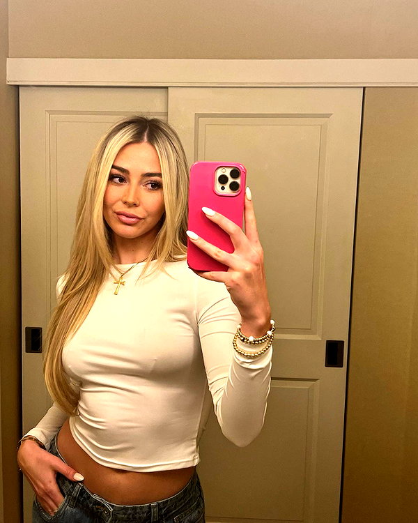 _ashleeevangelinos_ instagram image archive image
