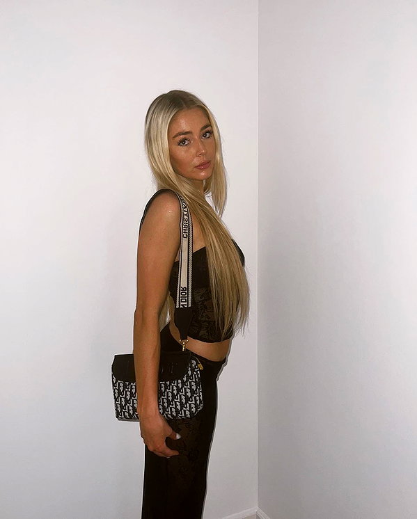 _ashleeevangelinos_ instagram image archive image