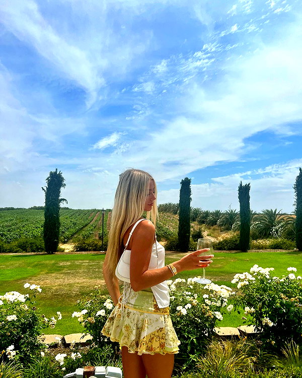 _ashleeevangelinos_ instagram image archive image