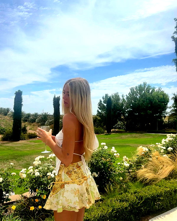 _ashleeevangelinos_ instagram image archive image