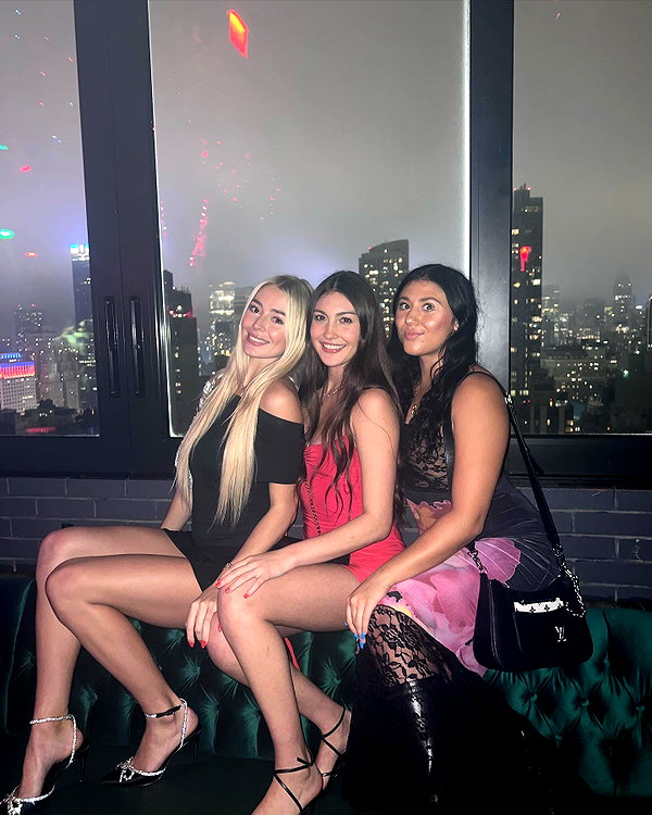_ashleeevangelinos_ instagram image archive image