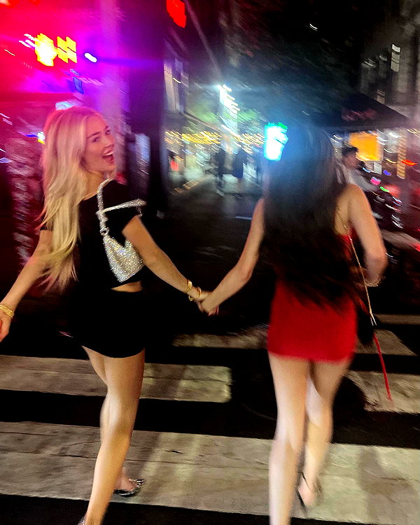 _ashleeevangelinos_ instagram image archive image