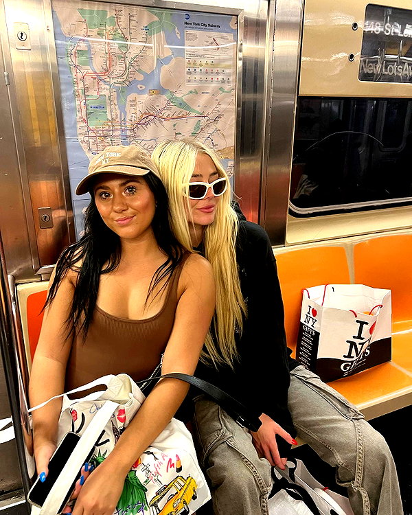 _ashleeevangelinos_ instagram image archive image