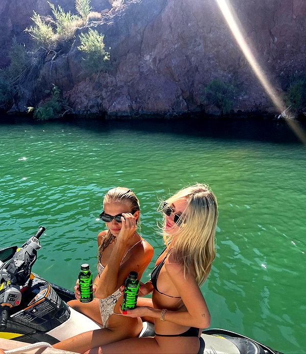_ashleeevangelinos_ instagram image archive image