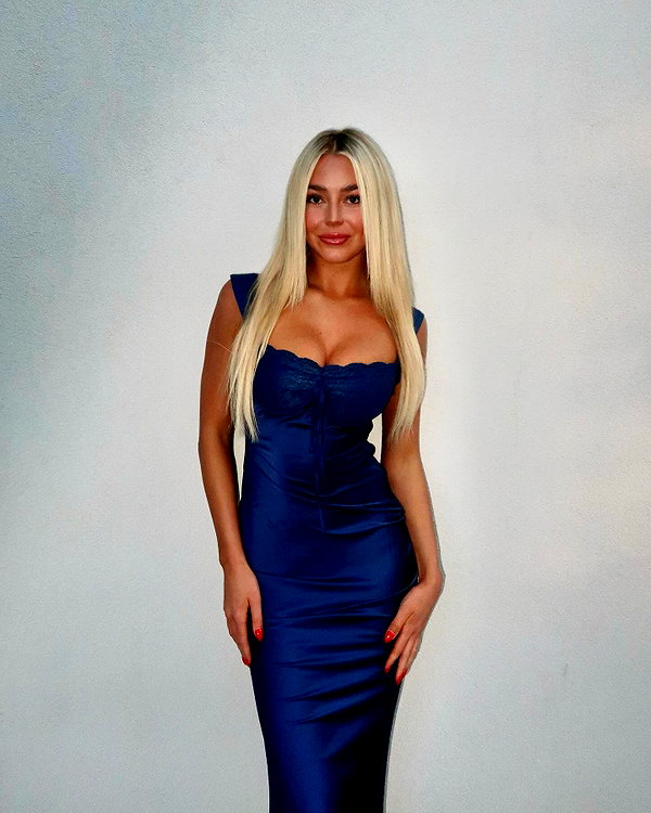 _ashleeevangelinos_ instagram image archive image