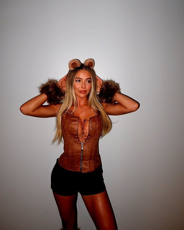 _ashleeevangelinos_ instagram image archive image