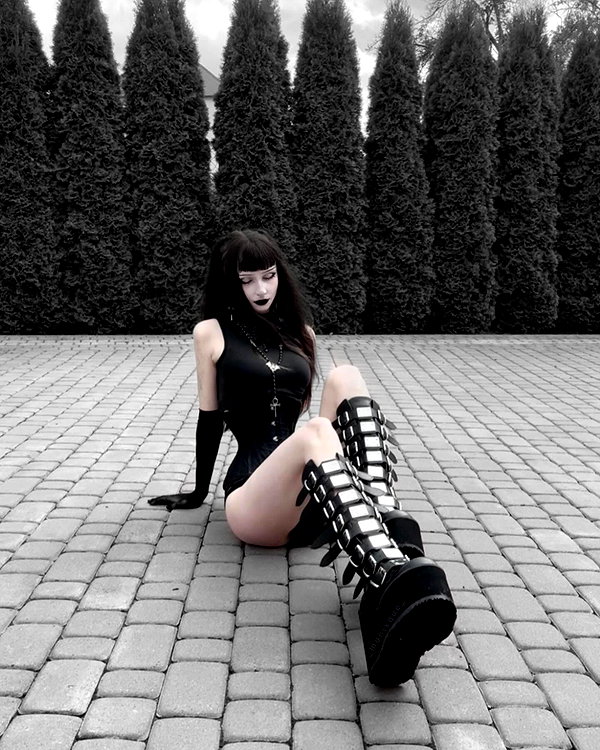 _monixque_ instagram image archive image
